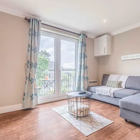 Modern Apartment Within Short Walk Of The Castle, High Street And Long Walk - Free Parking Windsor Exterior photo