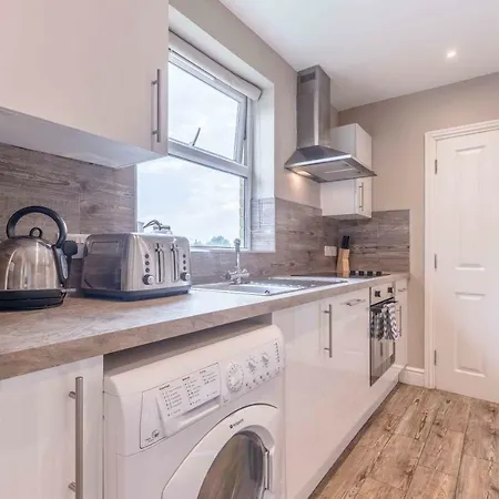 Modern Apartment Within Short Walk Of The Castle, High Street And Long Walk - Free Parking Windsor Exterior photo
