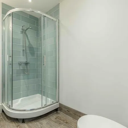 Modern Apartment Within Short Walk Of The Castle, High Street And Long Walk - Free Parking Windsor Exterior photo